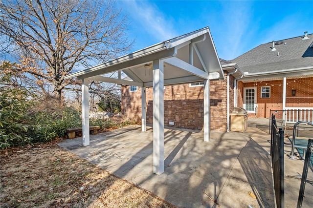 2712 W Linden Street, Rogers, AR 72758