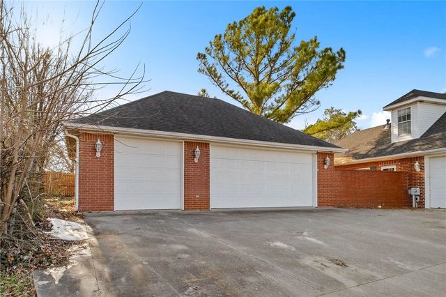 2712 W Linden Street, Rogers, AR 72758