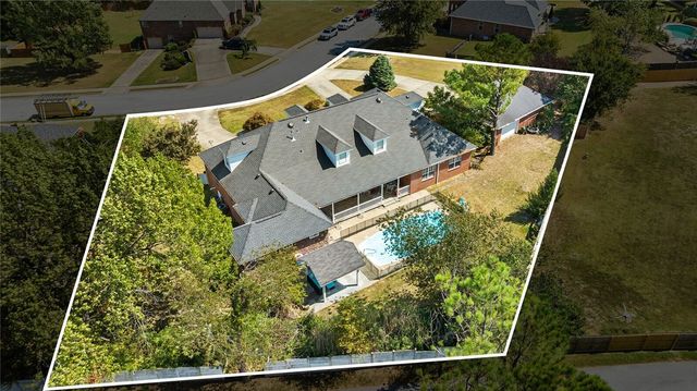 2712 W Linden Street, Rogers, AR 72758