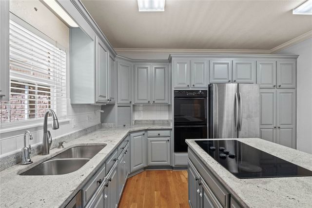 2712 W Linden Street, Rogers, AR 72758