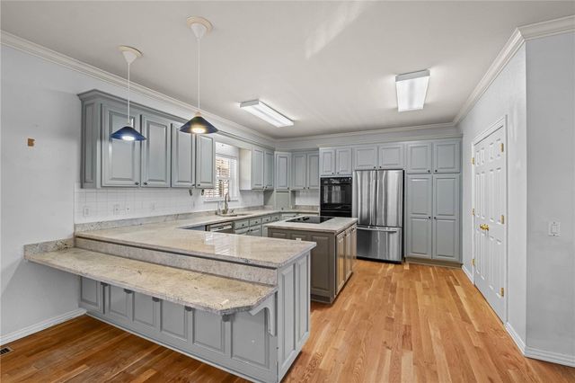 2712 W Linden Street, Rogers, AR 72758