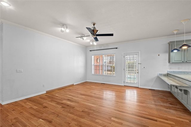 2712 W Linden Street, Rogers, AR 72758