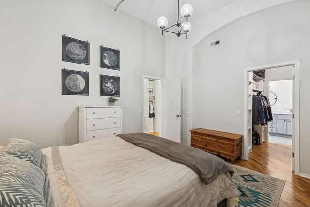 1801 W Larchmont Avenue 310, Chicago, IL 60613