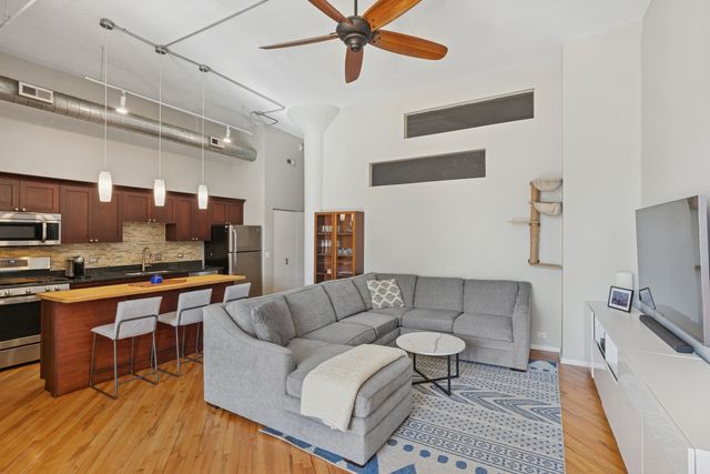 1801 W Larchmont Avenue 310, Chicago, IL 60613