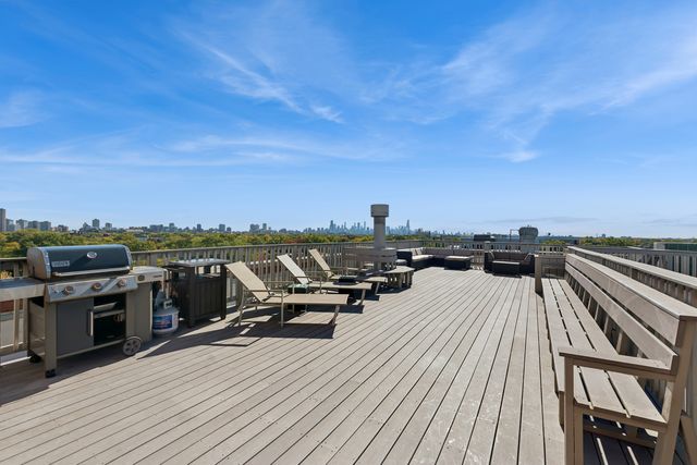 1801 W Larchmont Avenue 310, Chicago, IL 60613