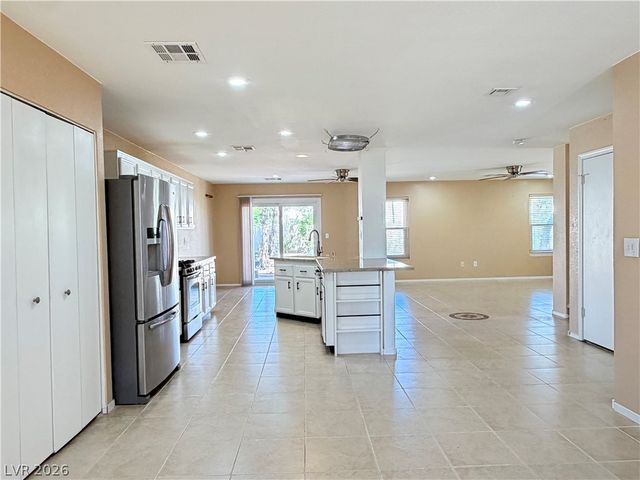 7388 Standing Timber Way, Las Vegas, NV 89113