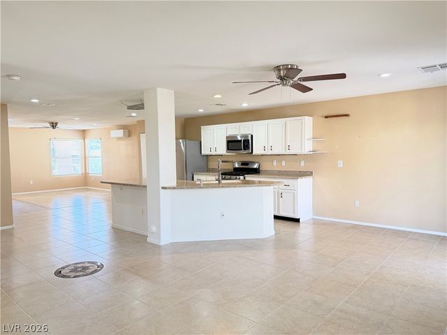 7388 Standing Timber Way, Las Vegas, NV 89113