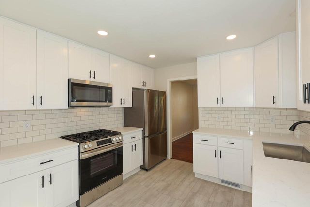 2433 S 74th STREET, West Allis, WI 53219