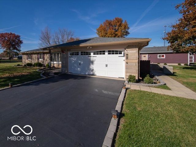 5652 Steven Drive, Greenwood, IN 46142