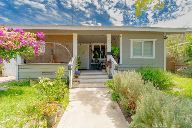 632 N College, Fresno, CA 93728