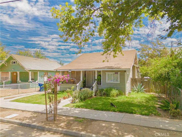 632 N College, Fresno, CA 93728