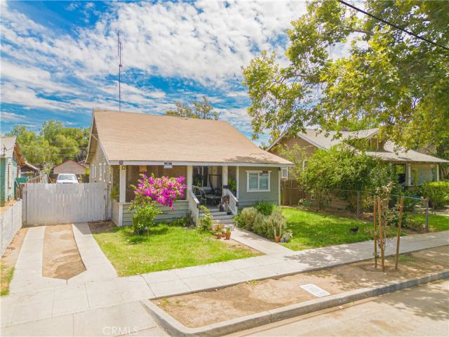 632 N College, Fresno, CA 93728