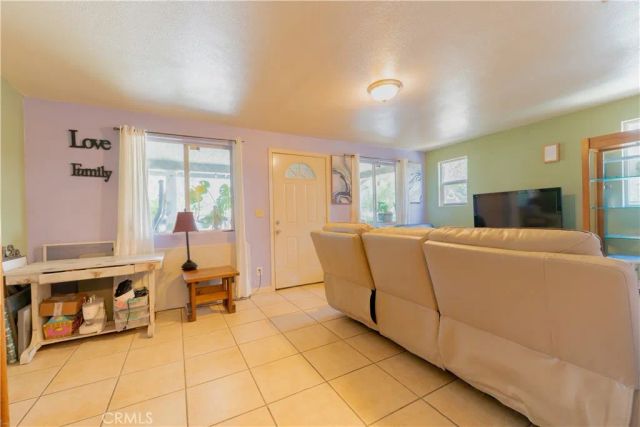 632 N College, Fresno, CA 93728