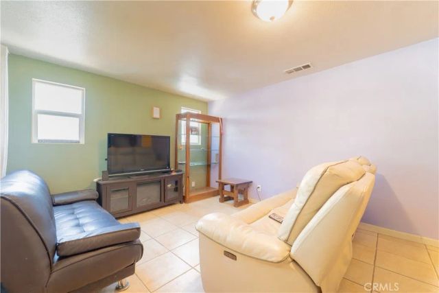 632 N College, Fresno, CA 93728