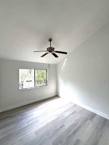 1909 Players Place, North Lauderdale, FL 33068