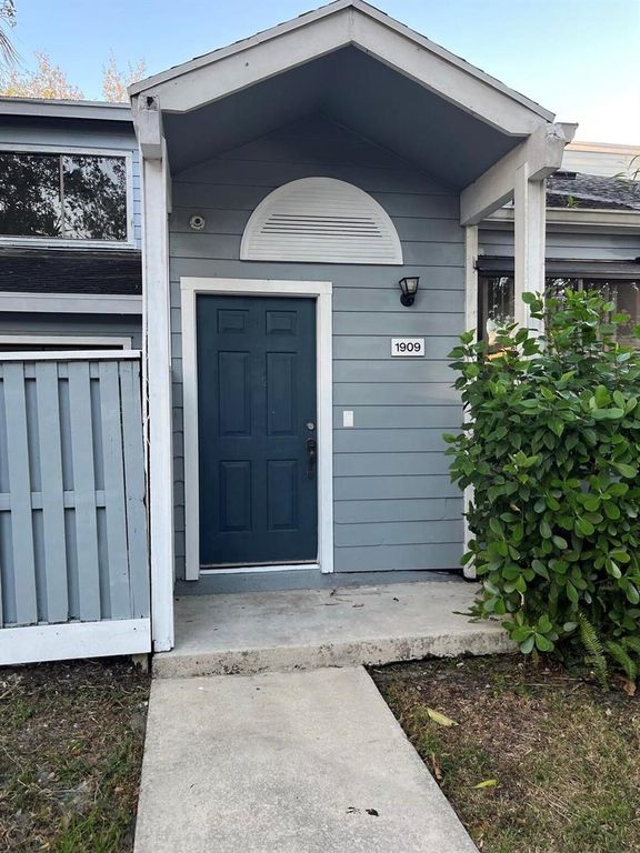 1909 Players Place, North Lauderdale, FL 33068