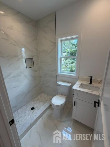 61 Vera Street, Piscataway, NJ 08854