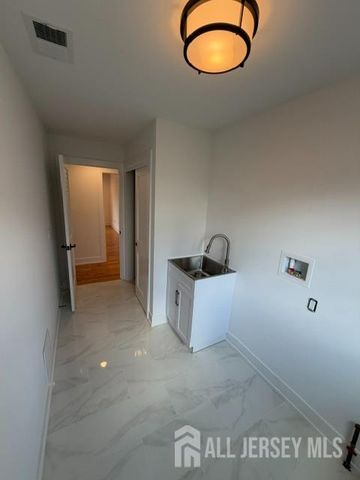 61 Vera Street, Piscataway, NJ 08854