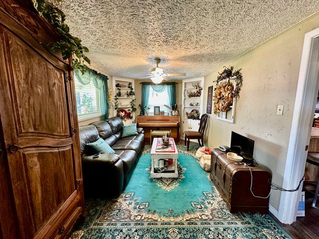 600 Mulberry Street, Turkey, TX 79261