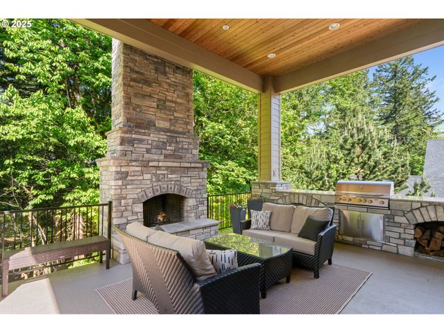 14005 155TH Ter, Portland, OR 97224