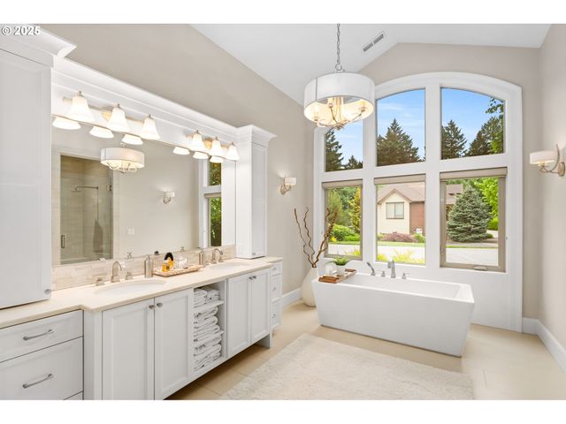 14005 155TH Ter, Portland, OR 97224