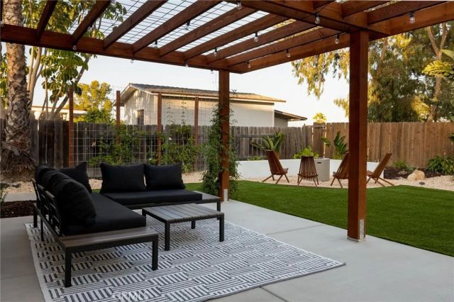 1659 W Knapp, Vista, CA 92083