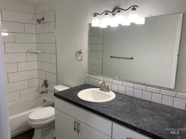 453 S White Cloud Dr, Boise, ID 83709