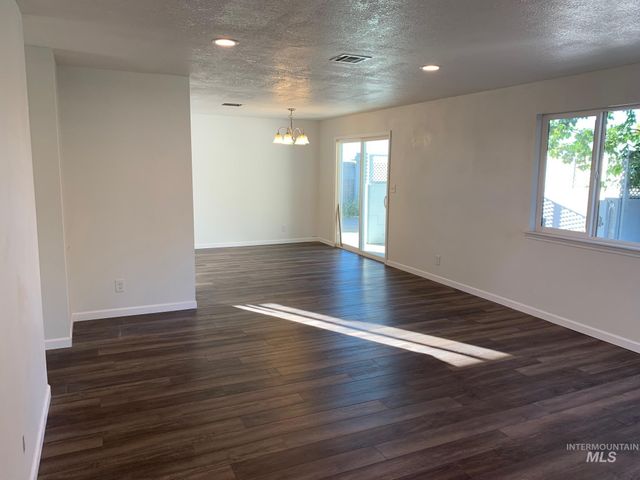 453 S White Cloud Dr, Boise, ID 83709