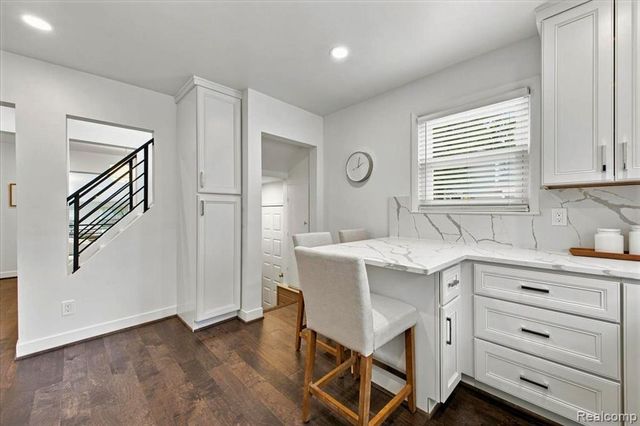 2155 Avondale Street, Sylvan Lake, MI 48320