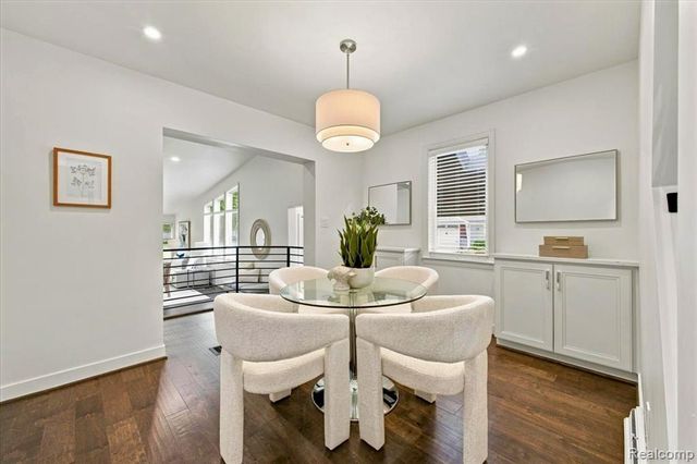2155 Avondale Street, Sylvan Lake, MI 48320