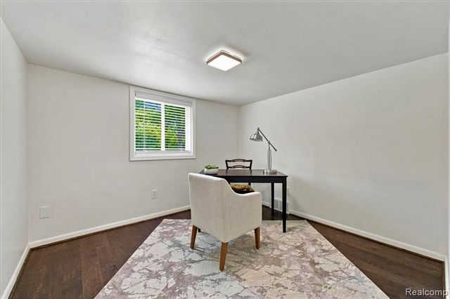 2155 Avondale Street, Sylvan Lake, MI 48320