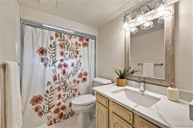 2155 Avondale Street, Sylvan Lake, MI 48320