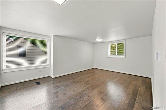 2155 Avondale Street, Sylvan Lake, MI 48320