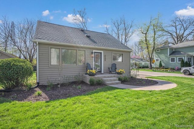 2155 Avondale Street, Sylvan Lake, MI 48320