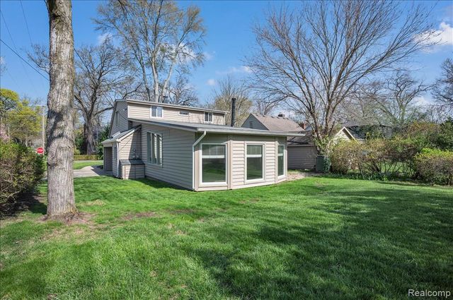 2155 Avondale Street, Sylvan Lake, MI 48320