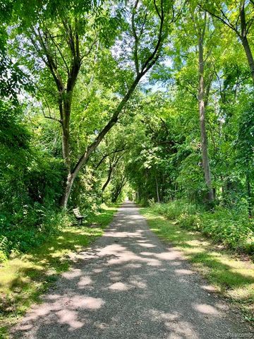 2155 Avondale Street, Sylvan Lake, MI 48320