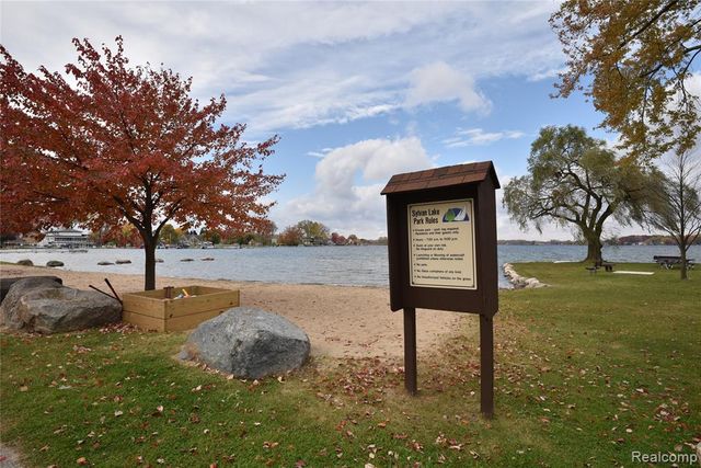 2155 Avondale Street, Sylvan Lake, MI 48320