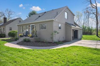 2155 Avondale Street, Sylvan Lake, MI 48320