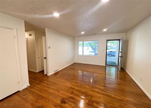 10416 Ridgeview Drive, Oklahoma City, OK 73120