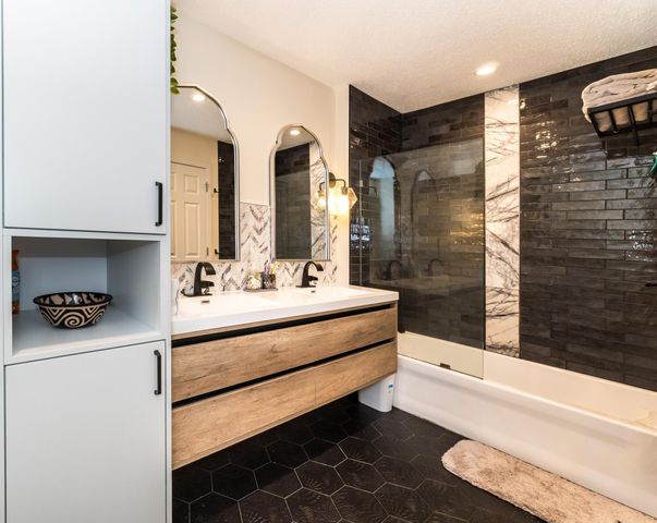 17767 S Shore Lane W, Eden Prairie, MN 55346