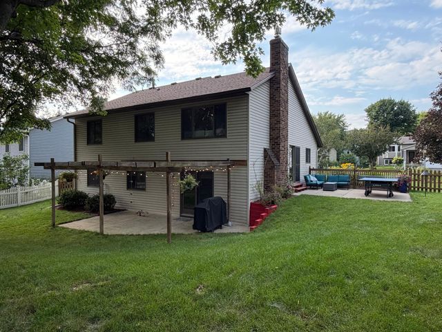 17767 S Shore Lane W, Eden Prairie, MN 55346
