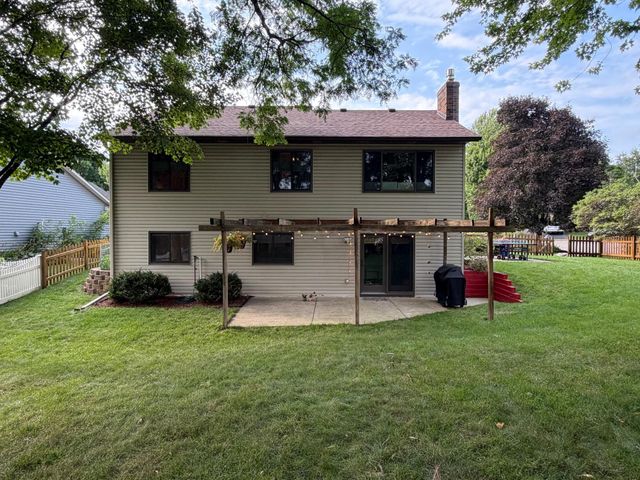 17767 S Shore Lane W, Eden Prairie, MN 55346