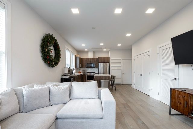 24 Rush St I, Somerville, MA 02145