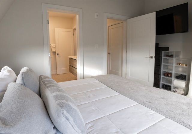 24 Rush St I, Somerville, MA 02145