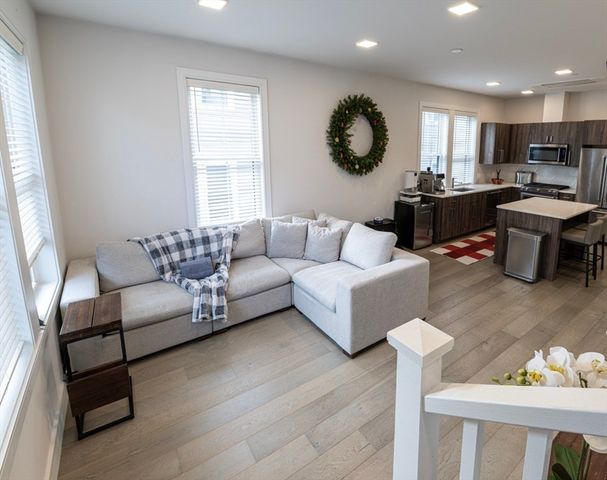 24 Rush St I, Somerville, MA 02145