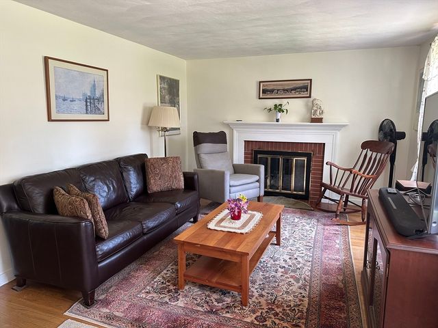 24 Speight Arden, East Longmeadow, MA 01028