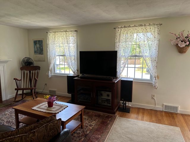 24 Speight Arden, East Longmeadow, MA 01028