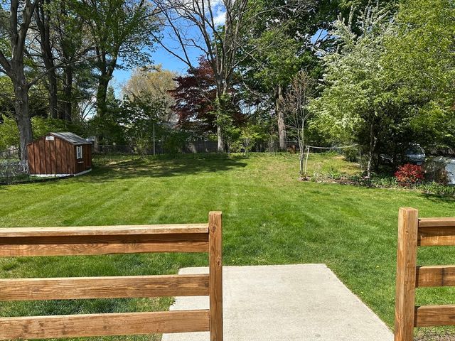 24 Speight Arden, East Longmeadow, MA 01028