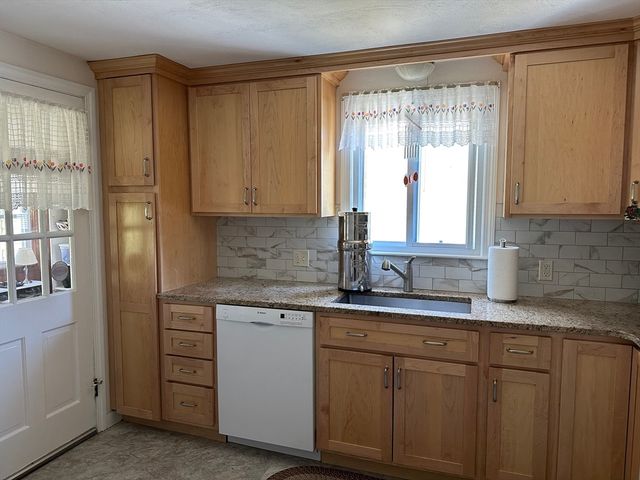 24 Speight Arden, East Longmeadow, MA 01028