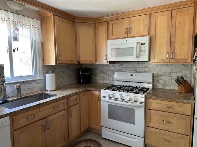 24 Speight Arden, East Longmeadow, MA 01028